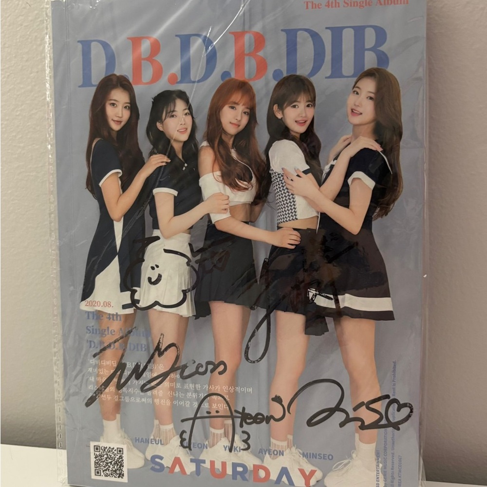 SATURDAY D.B.D.B.DIB Signed Album